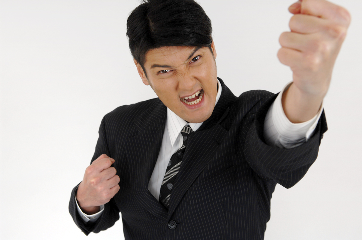 日本人ビジネスマンのガッツポーズ